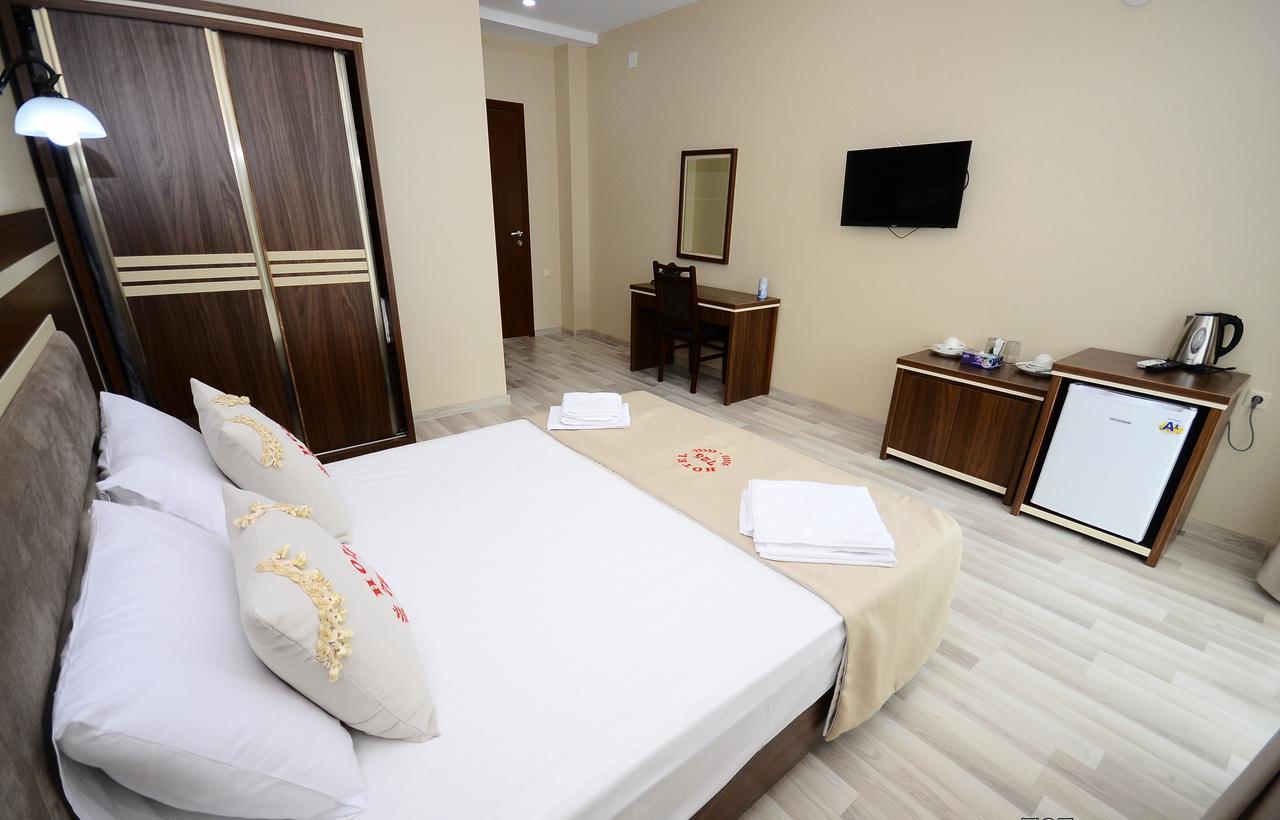 Hotel 725 B Батуми Екстериор снимка