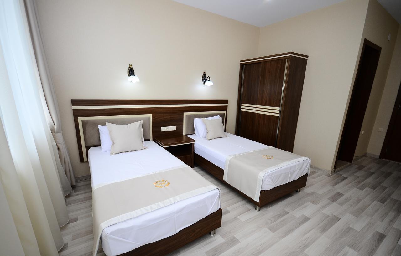 Hotel 725 B Батуми Екстериор снимка