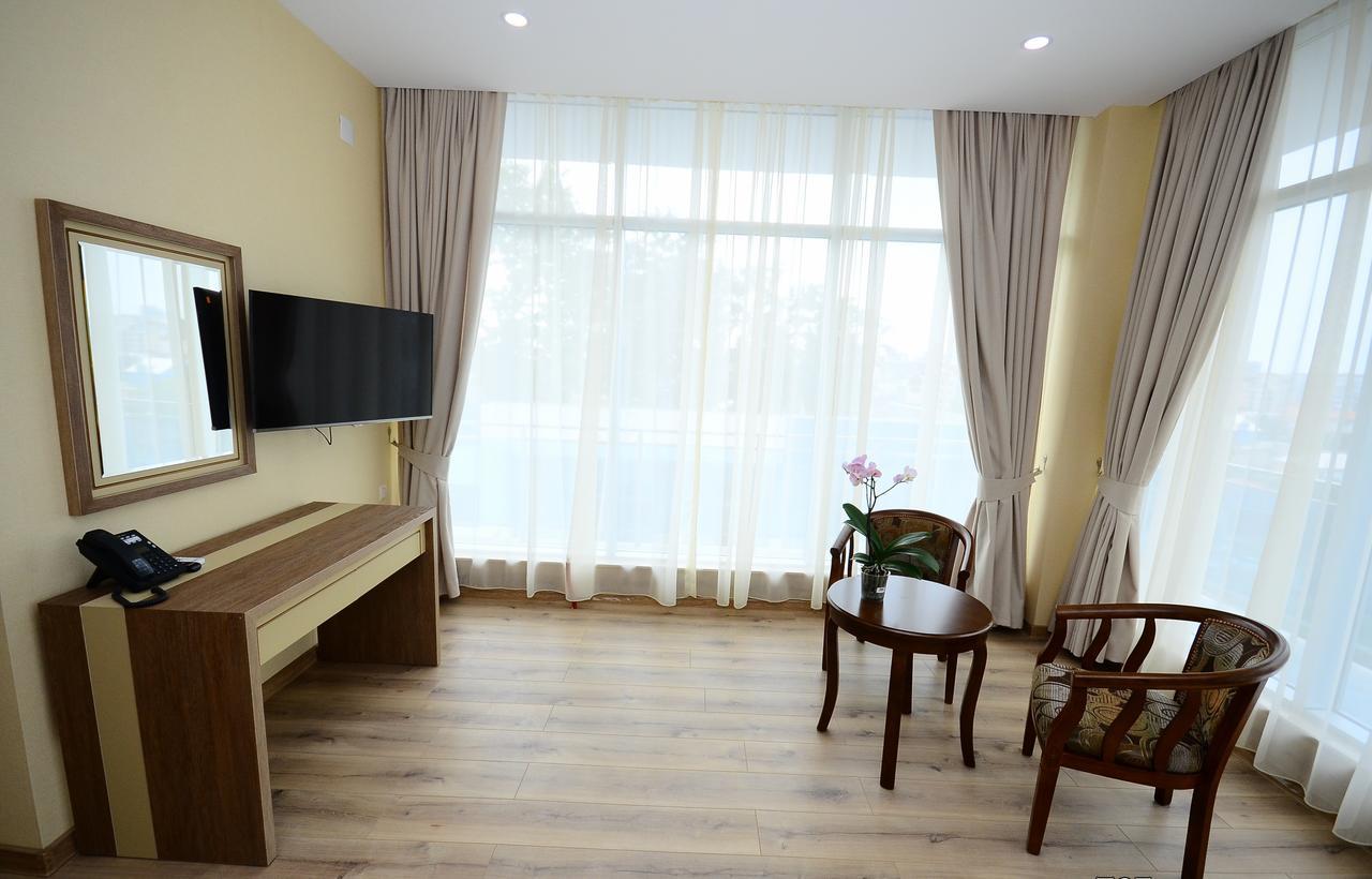 Hotel 725 B Батуми Екстериор снимка