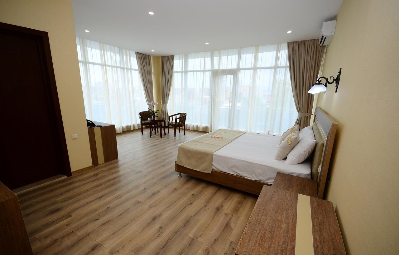 Hotel 725 B Батуми Екстериор снимка
