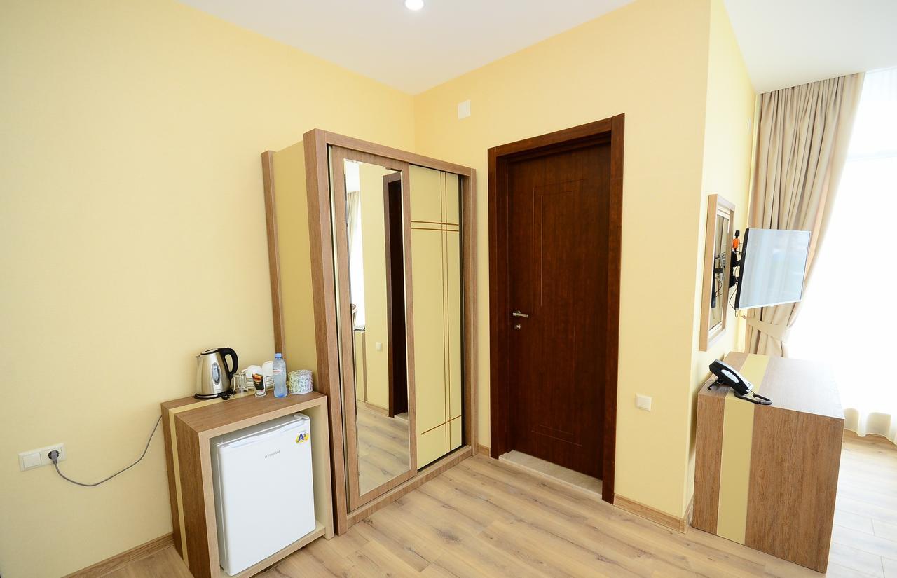 Hotel 725 B Батуми Екстериор снимка