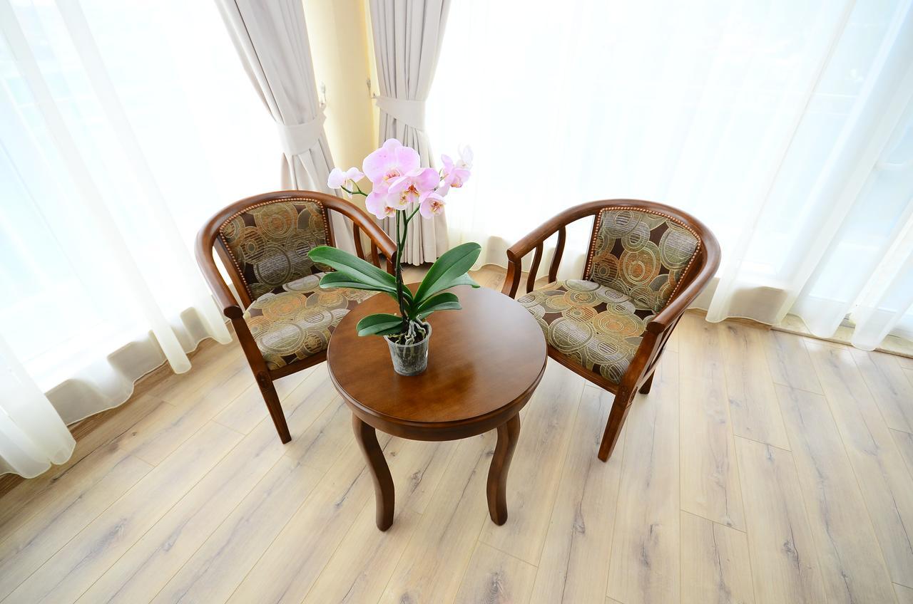 Hotel 725 B Батуми Екстериор снимка