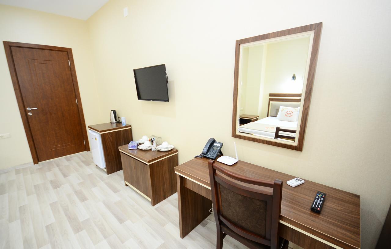 Hotel 725 B Батуми Стая снимка