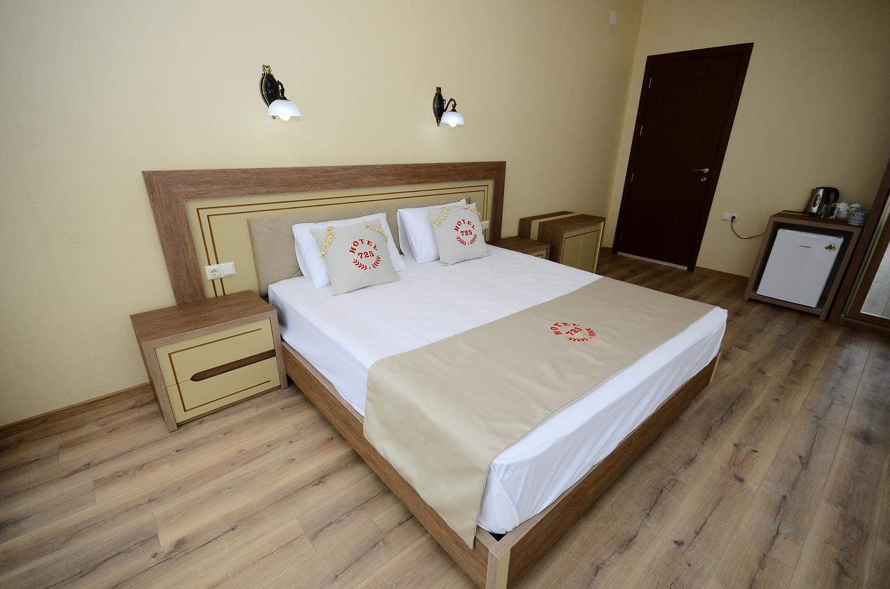Hotel 725 B Батуми Екстериор снимка