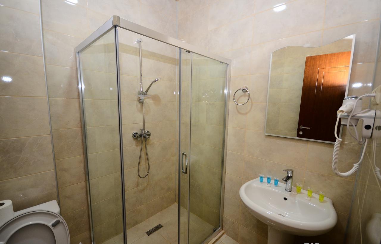 Hotel 725 B Батуми Стая снимка