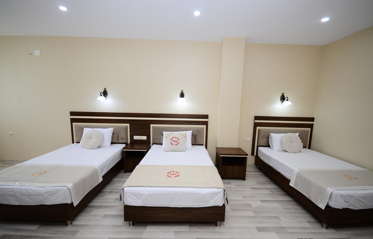 Hotel 725 B Батуми Стая снимка