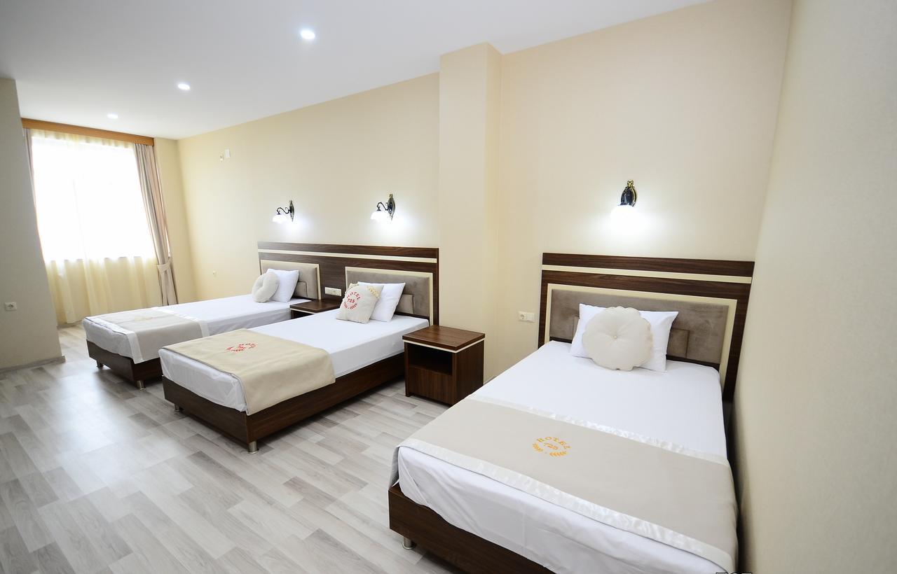 Hotel 725 B Батуми Стая снимка