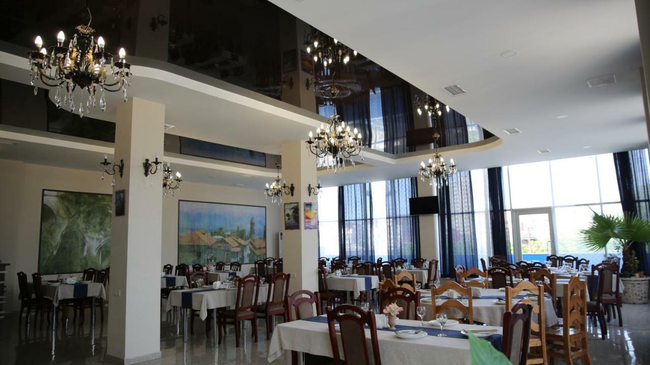 Hotel 725 B Батуми Екстериор снимка