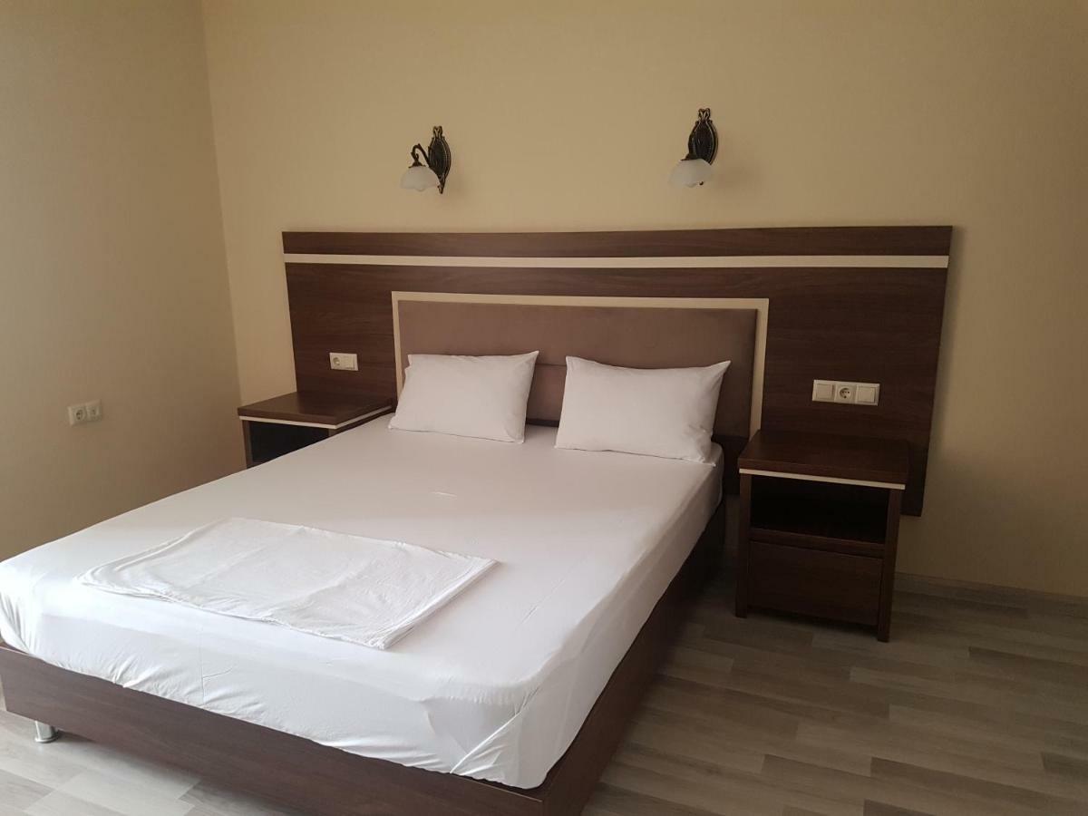 Hotel 725 B Батуми Екстериор снимка