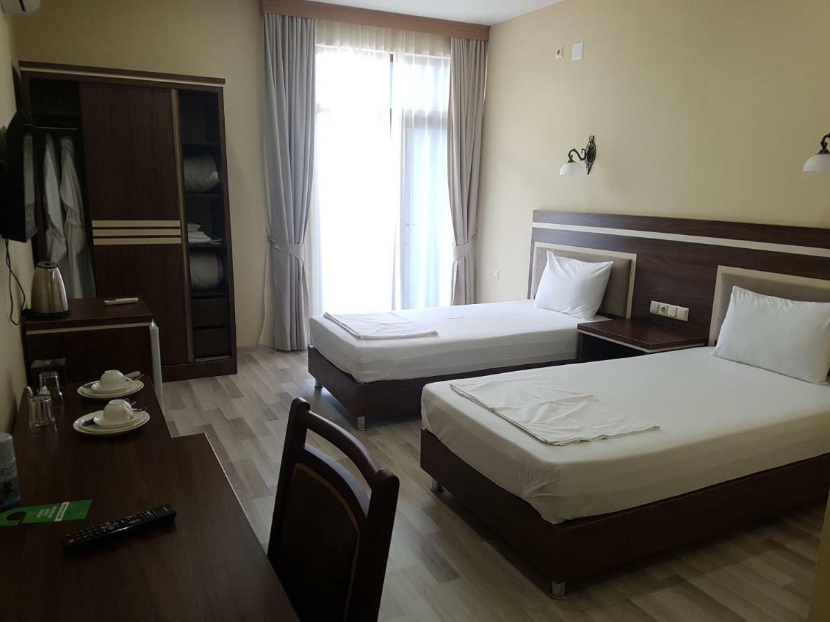 Hotel 725 B Батуми Екстериор снимка