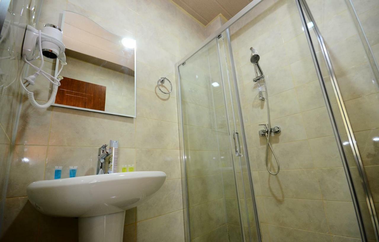 Hotel 725 B Батуми Екстериор снимка