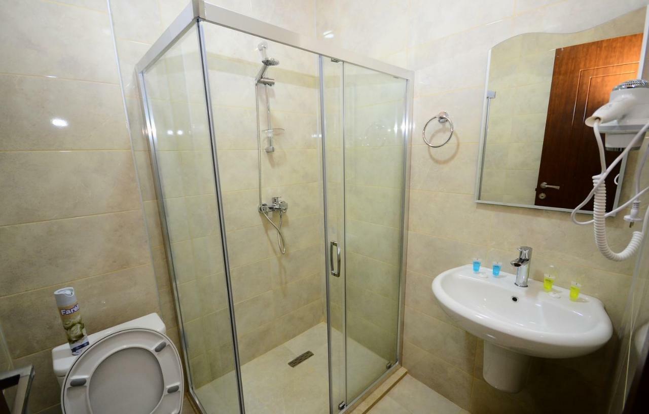 Hotel 725 B Батуми Екстериор снимка